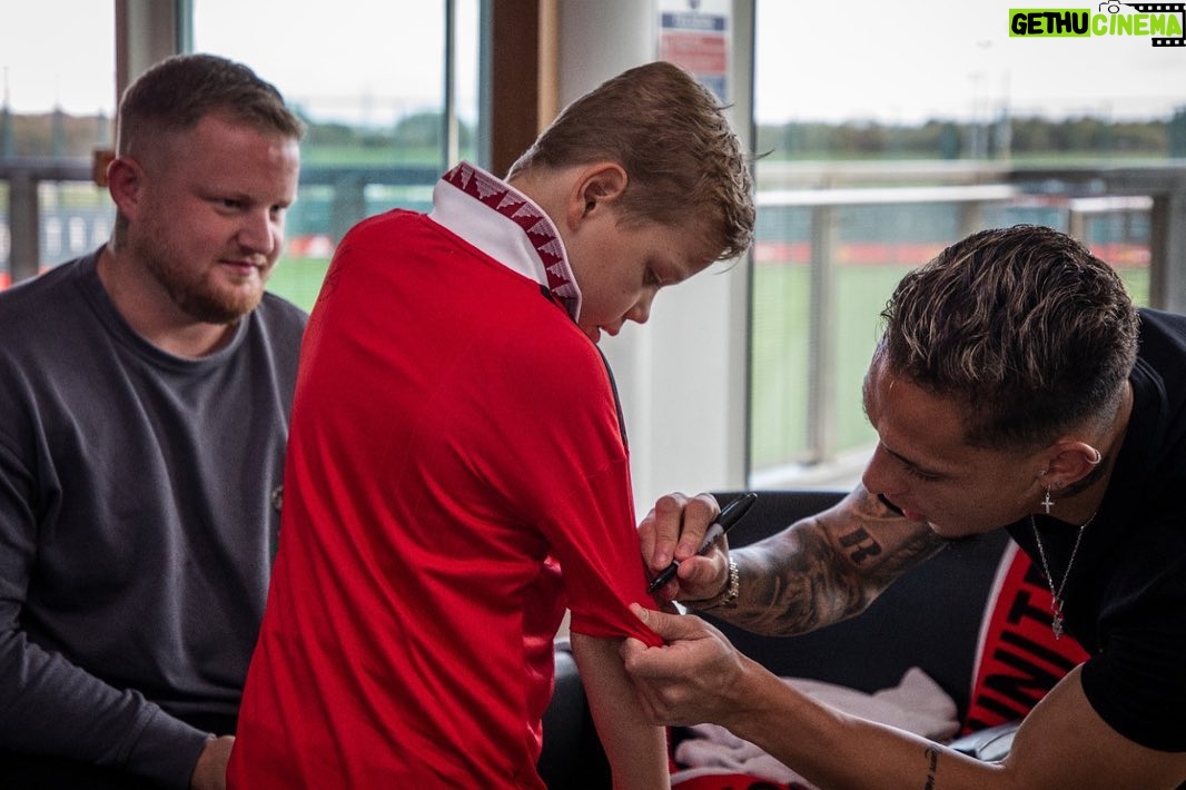 Antony Instagram - Great to spend time with some inspirational fans at my first Dream Day with @manchesterunitedfoundation !!! 🏴🙏🏼 @manchesterunited