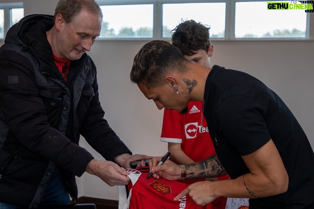 Antony Instagram - Great to spend time with some inspirational fans at my first Dream Day with @manchesterunitedfoundation !!! 🏴🙏🏼 @manchesterunited