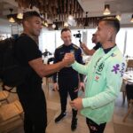 Antony Instagram - Sempre uma sensação diferente!! E sempre uma honra!!! Vamos!! 🇧🇷⚽️ @cbf_futebol
