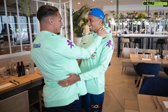 Antony Instagram - Sempre uma sensação diferente!! E sempre uma honra!!! Vamos!! 🇧🇷⚽️ @cbf_futebol