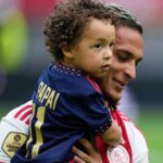 Antony Instagram - Que alegria ter você comigo neste dia tão especial!!! E parabéns, @afcajax, pela grande vitória!! Golaço foi pra você, meu príncipe!! ❤️❤️⚽️