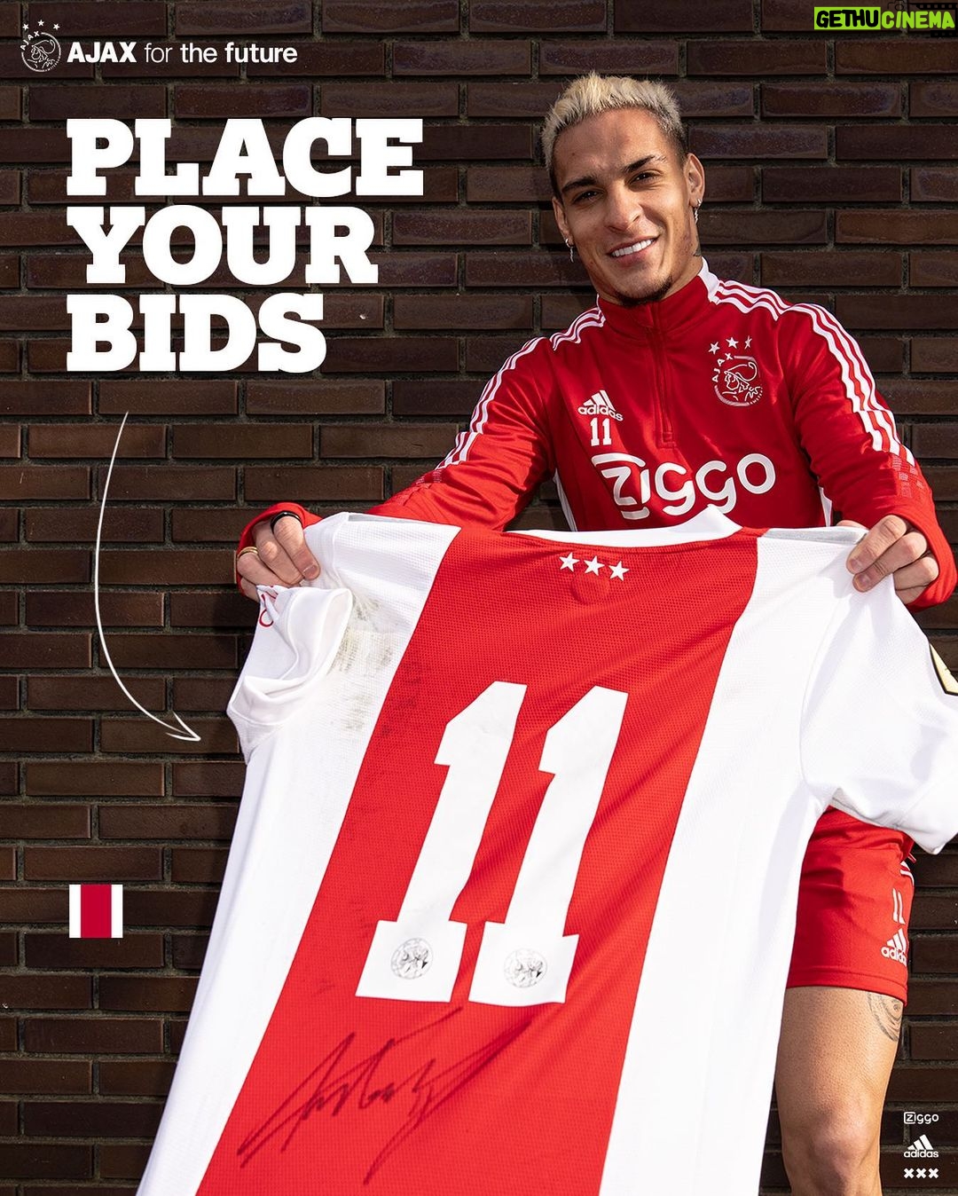Antony Instagram - Iconic. Match worn. Signed! 🖊️😍 Link in bio to bid for @Antony00’s shirt.