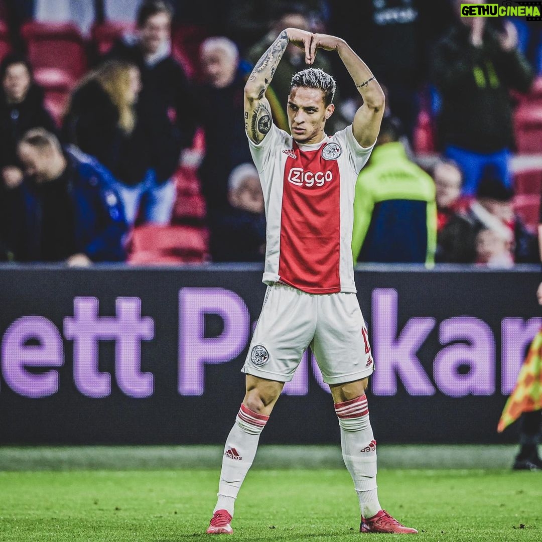 Antony Instagram - +2⚽️ and #KingOfTheMatch!! 🙌🏽🙌🏽 Toda honra!!! ❌❌❌ @afcajax