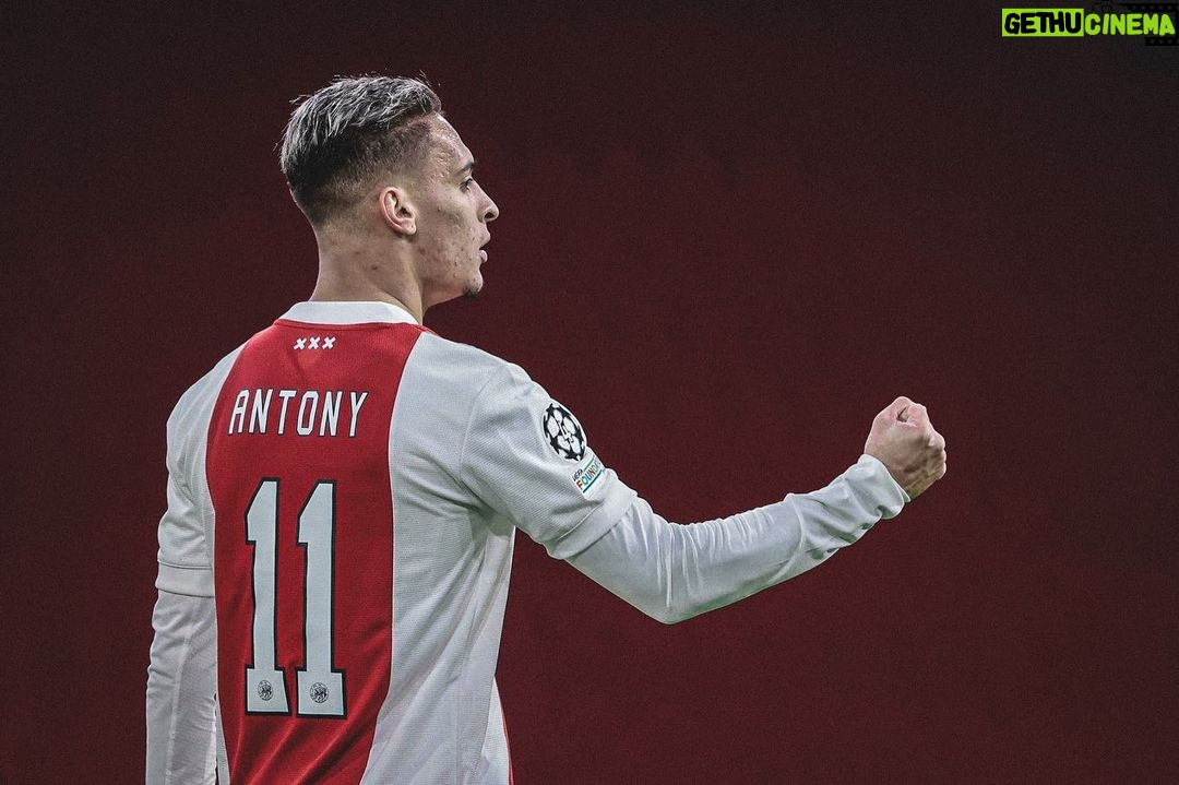 Antony Instagram - 100%!! Seguimos para as oitavas da Champions!! Vamos, Ajax!! ❌❌❌ @afcajax @championsleague