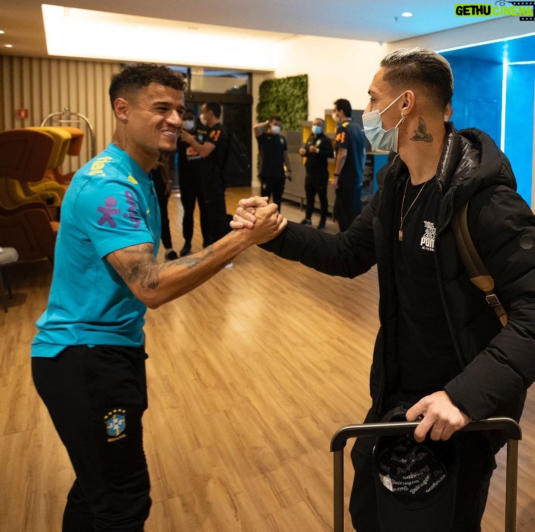 Antony Instagram - Prazer, craque!! @phil.coutinho!! Vamos juntos!! 🇧🇷🇧🇷 @cbf_futebol @lucasfigfoto 📸