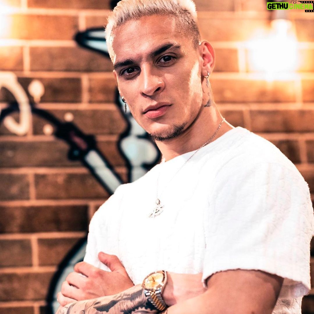 Antony Instagram - "...Gratidão, integridade, honestidade, papo reto e só visão!! Eu sei que toda glória vai ser dada a Deus!! Mas não posso esquecer daquele que me deu a mão..." 🎼🎼 🎤