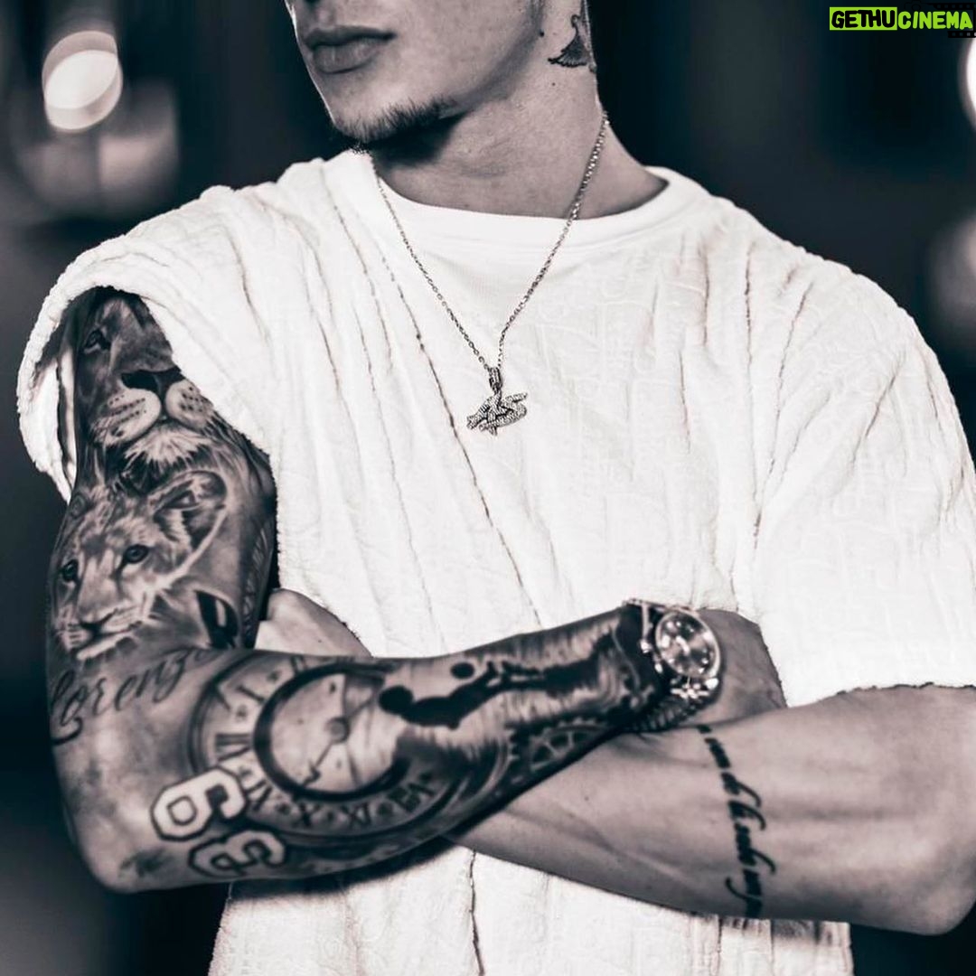 Antony Instagram - "...Gratidão, integridade, honestidade, papo reto e só visão!! Eu sei que toda glória vai ser dada a Deus!! Mas não posso esquecer daquele que me deu a mão..." 🎼🎼 🎤