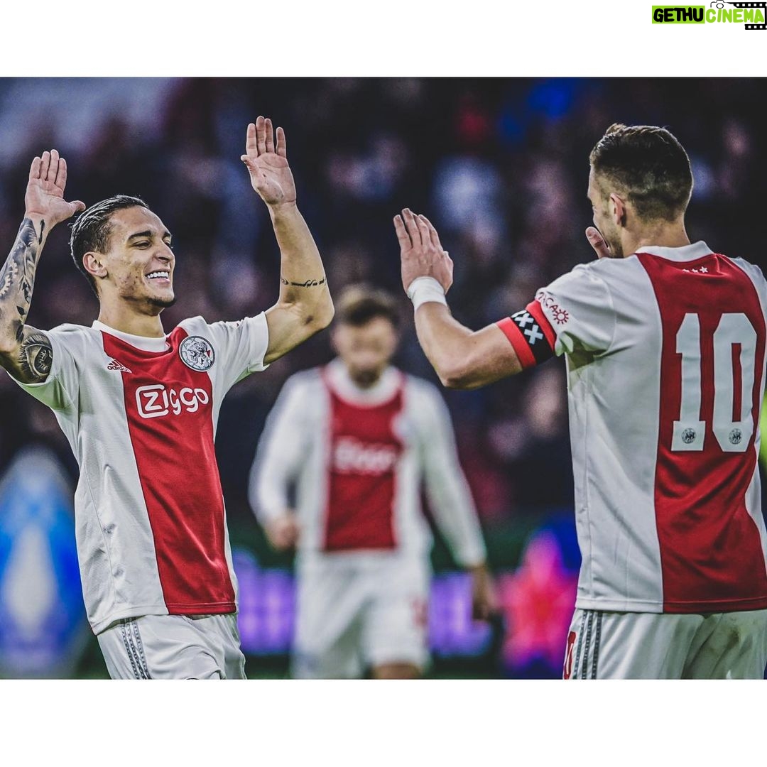 Antony Instagram - +2⚽️ and #KingOfTheMatch!! 🙌🏽🙌🏽 Toda honra!!! ❌❌❌ @afcajax