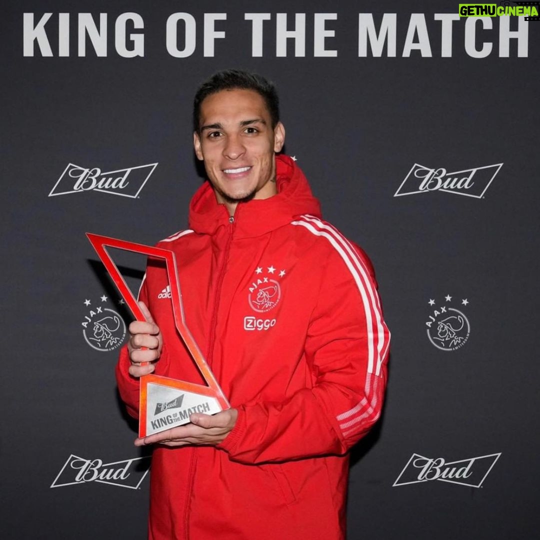 Antony Instagram - +2⚽️ and #KingOfTheMatch!! 🙌🏽🙌🏽 Toda honra!!! ❌❌❌ @afcajax