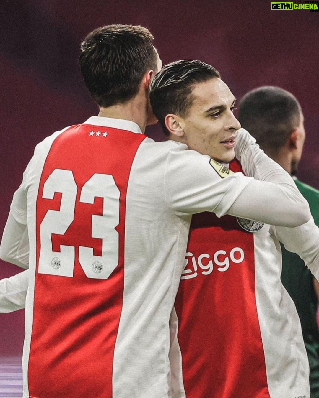 Antony Instagram - Great way to end 2021, an unforgettable year for me!! Victory, goal and assists!! Congratulations, Ajax!! 2022 awaits us! ❌❌❌ @afcajax