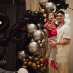 Antony Instagram - Obrigado, meu DEUS! Minha base!!! Que se inicie um ciclo maravilhoso em nossas vidas! Obrigado a todos pelas mensagens de aniversário e carinho! ❤️❤️