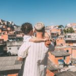 Antony Instagram - Foi aí onde todo o meu sonho começou ... Foi correndo nas vielas , jogando futebol descalço na quadra que se firmaram minhas raízes e eu tenho muito orgulho de estar onde estou mas principalmente de saber da onde eu vim ! Saber que essa luta começou com os meus pais que mesmo com poucas condições criaram eu e meus irmãos com muita dignidade num lugar que ao olhar de muitos tinha poucas oportunidades mas eu sou a prova que nasci , cresci e fui criado pra viver o melhor momento da minha vida ! A favela é isso , é aprender , é ver em cada olhar de cada pessoa o brilho de viver algo extraordinário e eu sou uma dessas pessoas ! Fiz e faço parte disso , com muito orgulho , favelado e sonhador . 💎 Osasco-SP
