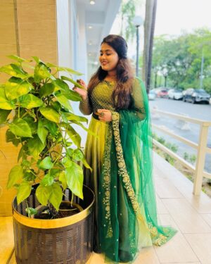 Anu Anand Instagram - 💚💚

Wearing : @chakrabortymukta