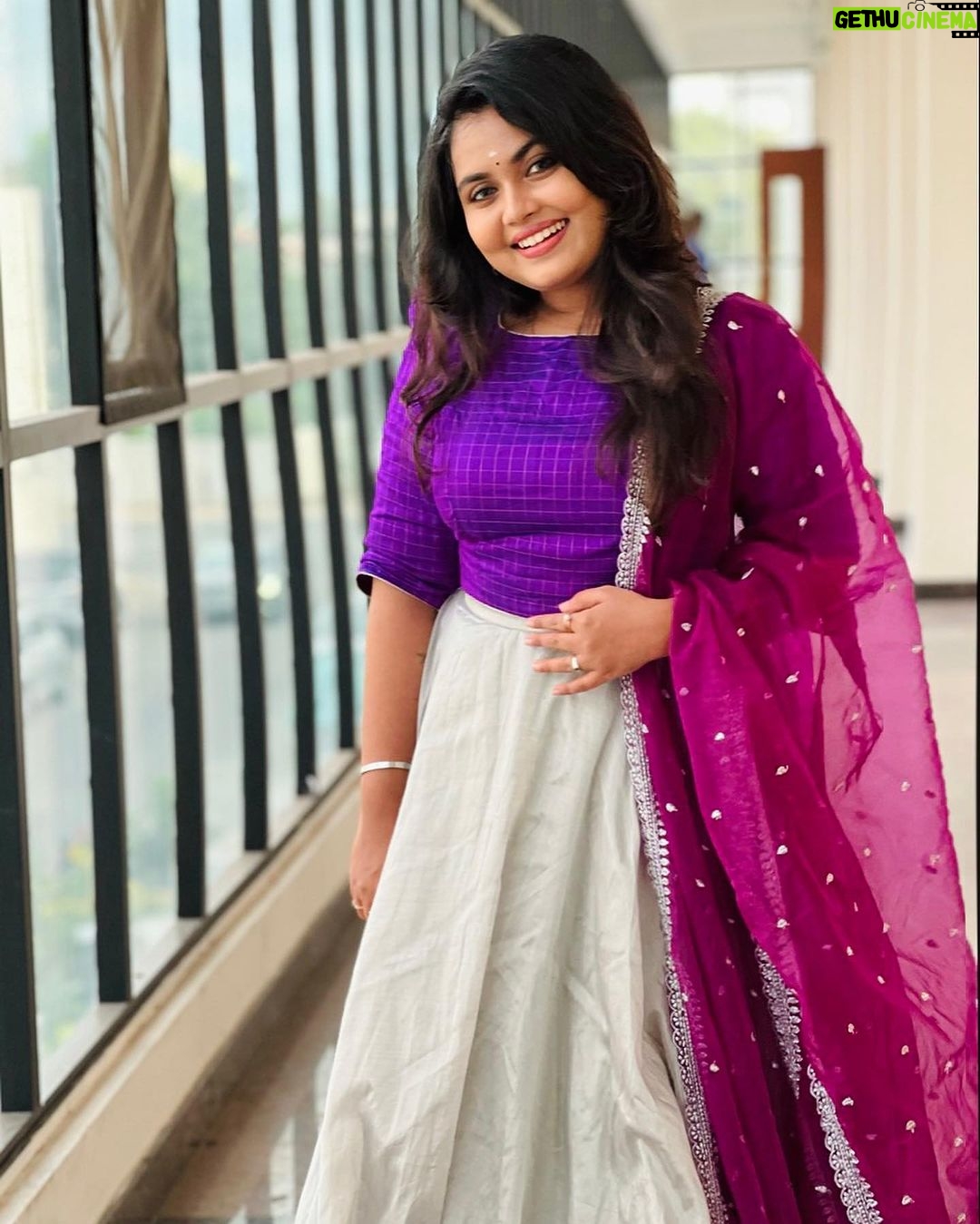 Anu Anand Instagram - Dolled up for today’s event 💜🤍 . . . Wearing : @chakrabortymukta PC: @anandkumar197294 Karur, India