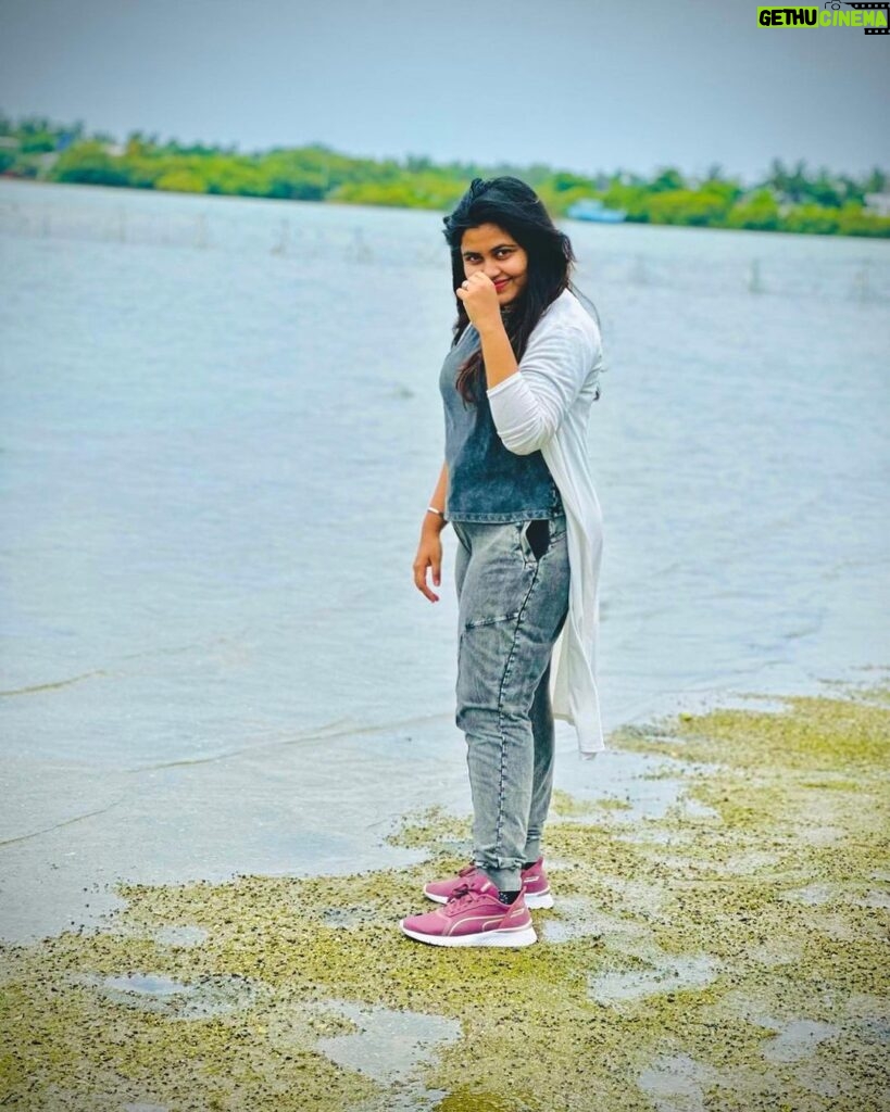 Anu Anand Instagram - Hey all 🥰🥰 📸 : @roshini_singer ❤ Trincomalee, Sri Lanka
