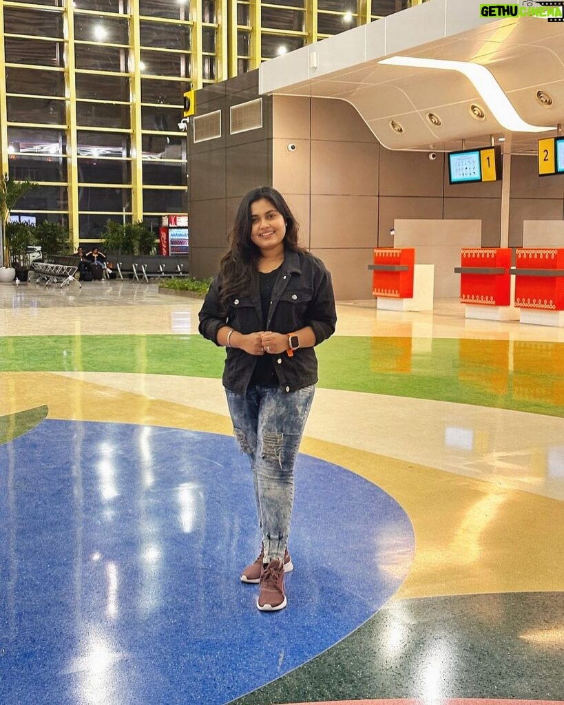 Anu Anand Instagram - “Adventure is out there” 🧳✈ . . . 📸 : @roshini_singer Chennai International Airport
