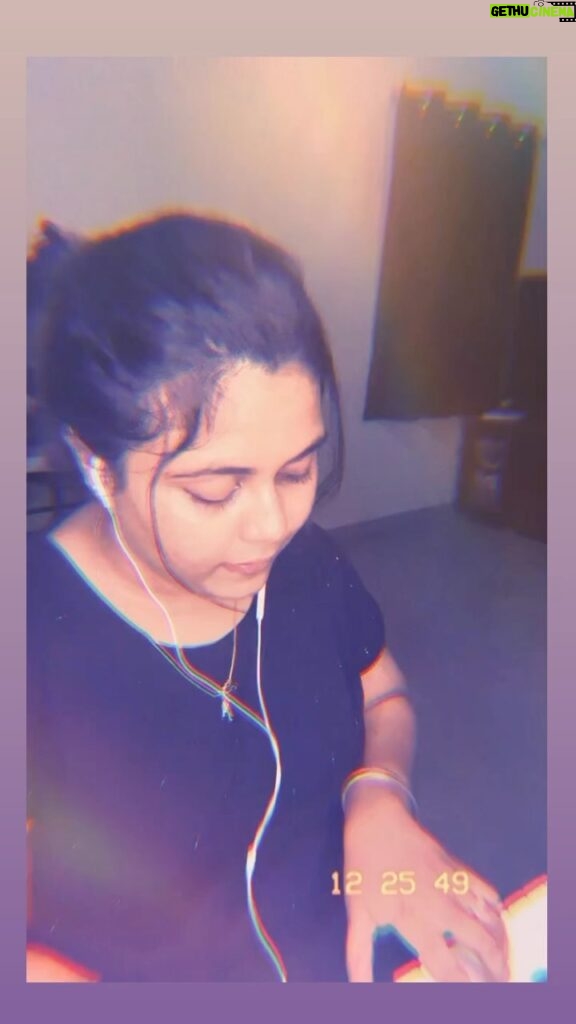 Anu Anand Instagram - This is the First time ever I’m attempting to play and sing., forgive me if any mistakes made.., Chumma oru try.😅