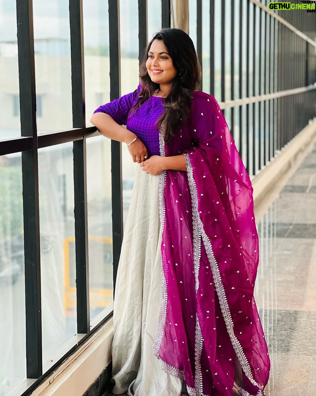 Anu Anand Instagram - Dolled up for today’s event 💜🤍 . . . Wearing : @chakrabortymukta PC: @anandkumar197294 Karur, India