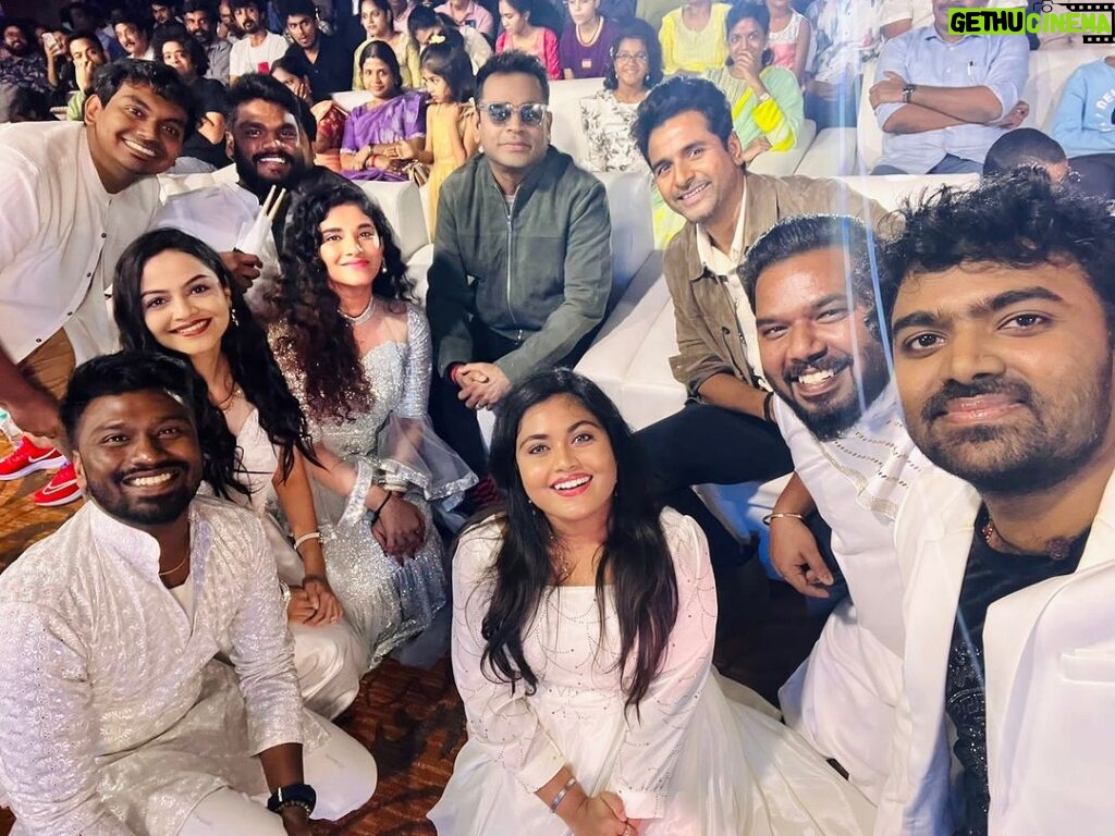 Anu Anand Instagram - Wrapping up 2023 with an absolutely unforgettable picture! 😍😍 perfomed infront of my thalaivar @arrahman along with the presence of @sivakarthikeyan anna 😍😍 I just have to give a shoutout to the universe for blessing me with this incredible moment. I had the absolute pleasure of performing alongside my talented buddies @aravindkarnee, @sreekanthhariharan, @singer_diwakar, @singer_vrusha__, and @v___pooja. And a special thank you goes to @karthick__devaraj for flawlessly arranging this entire act Much love to all of you! ❤🙌 Chennai, India