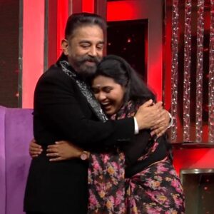 Anu Anand Instagram - Oh my god !!!!!😍😍😍 Na enna solluven 😍😍 epdi solluven 😍😍😍 A hug from my aandavar 😍😍. This is something huge 😍😍 this is a Beautiful memory which I’ll Cherrish forever 😍😍 @ikamalhaasan . . . #kamalhaasan #kamalhaasanfan #fanofkamalhassan #anuanandsupersinger8 #anuanand_official #anuanand