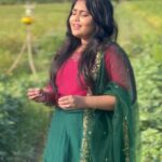 Anu Anand Instagram - Ulundhu vedhakayile || @arrahman I’ve waited long day to do this cover song, composed by our Rahman sir. It's actually one of my absolute favorites! And let me tell you, the way our beloved Swarnalatha amma sang it was absolutely beautiful. And i hope i have done some justice to it, hope you all like ! Oh, and don't forget to put on your headphones for the best experience. 🎧 By the way, big shoutout to @ark__musical for doing an awesome job .🤍 #ulundhvedhakayile #mudhalvan #anuanand_official #swarnalatha #arr #arrrahman #tamilcoversong #shankar Mannargudi