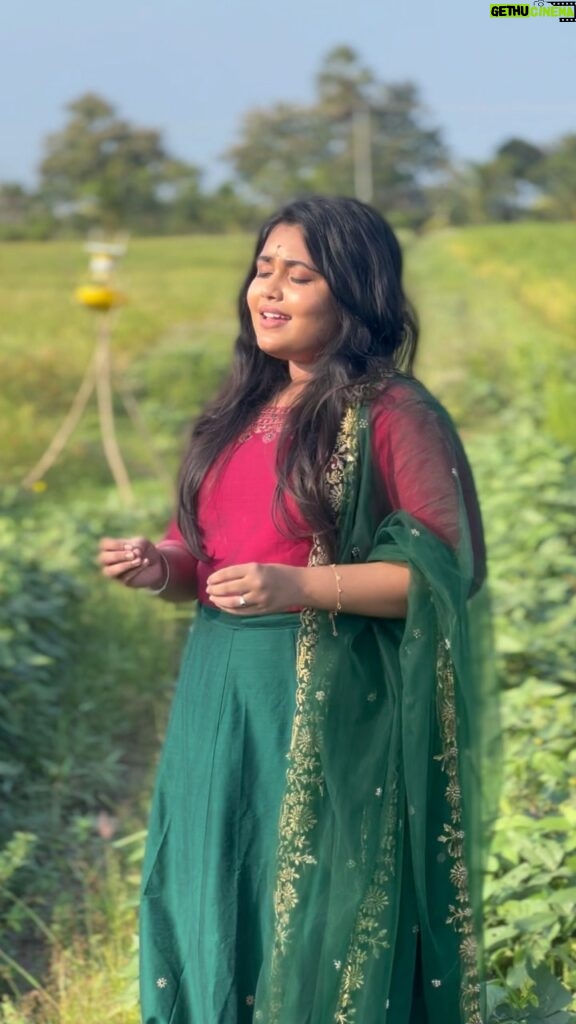 Anu Anand Instagram - Ulundhu vedhakayile || @arrahman I’ve waited long day to do this cover song, composed by our Rahman sir. It's actually one of my absolute favorites! And let me tell you, the way our beloved Swarnalatha amma sang it was absolutely beautiful. And i hope i have done some justice to it, hope you all like ! Oh, and don't forget to put on your headphones for the best experience. 🎧 By the way, big shoutout to @ark__musical for doing an awesome job .🤍 #ulundhvedhakayile #mudhalvan #anuanand_official #swarnalatha #arr #arrrahman #tamilcoversong #shankar Mannargudi