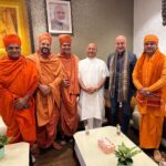 Anupam Kher Instagram - प्रांत अलग! पहनावा अलग! भाषा अलग! पर देश एक… और राम जी…एक !!! अयोध्या में बहुत लोगों से भेंट हुई! सब के साथ तस्वीर खिंचवाना असंभव था।जो मिले सब राम लल्ला में समाये थे! जय श्री राम!! ❤️🕉🙏 #PragathiRishabShetty #RishabShetty #SSomnathJi #BhaichungBhuria #BimlendraJi #RajniKanth #ManojJoshi #Santgan #AdmiralDKJoshi #AmishDevgan #SudhirChaudhary #AmanChopra #Ram #Ayodhya श्री राम जन्मभूमि, अयोध्या - Shri Ram Janmabhoomi, Ayodhya