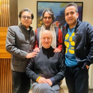 Anupam Kher Instagram - प्रांत अलग! पहनावा अलग! भाषा अलग! पर देश एक… और राम जी…एक !!! अयोध्या में बहुत लोगों से भेंट हुई! सब के साथ तस्वीर खिंचवाना असंभव था।जो मिले सब राम लल्ला में समाये थे! जय श्री राम!! ❤️🕉🙏 #PragathiRishabShetty #RishabShetty #SSomnathJi  #BhaichungBhuria #BimlendraJi #RajniKanth #ManojJoshi #Santgan #AdmiralDKJoshi #AmishDevgan #SudhirChaudhary #AmanChopra #Ram #Ayodhya