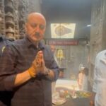 Anupam Kher Instagram - नासिक के समीप अदभुत #त्रिंबकेश्वरमंदिर में शिव जी महाराज की पूजा की।आप सब के लिये भी।सुखद अनुभूति हुई।शक्ति मिली।मन शांत हुआ।अंतिम तस्वीर में आपको मंदिर के गर्भ में स्तिथ शिवलिंग के संपूर्ण दर्शन होंगे! जय भोलेनाथ।जय शिव शंकर।हर हर महादेव! 🙏🕉🙏 Trimbkeshwar Temple