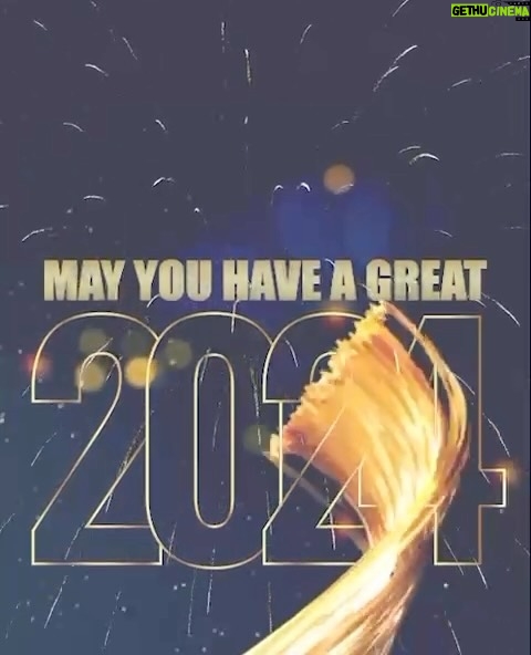 Anupam Kher Instagram - आप सभी को नव वर्ष की हार्दिक शुभकामनाएँ! Happy New Year to you all! ❤️😍🌺 #Love #Peace #Prosperity Mumbai - मुंबई