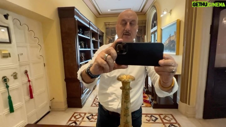 Anupam Kher Instagram - Thank you #TajLakePalace hotel, the staff, the chefs and #ParvinderBual for your love, warmth and generosity! It was a real pleasure to be with you all for a day. Till we meet again! 😍🙏 #Gratitude #ThePresidentialSuite Taj Lake Palace, Udaipur, India