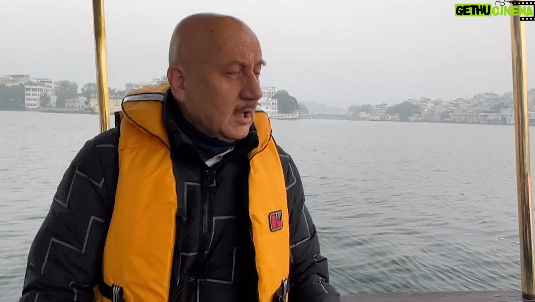 Anupam Kher Instagram - Merry Christmas to all of you. Wishing you Love , Peace and Happiness always! ❤️🎅🏻🎄 #MerryChristmas Taj Lake Palace, Udaipur, India