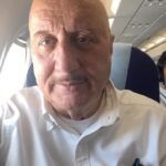Anupam Kher Instagram - Encounter of the #KuchBhiHoSaktaHai type; I was travelling from #Dehradun to #Delhi a couple of days back. Lady in the next seat #PurnimaKochikar reminded me of an incident that took place 30years back in 1993. And again in a flight. She was travelling to US for the first time. I was in the next seat. Our flight returned because of the fog. She was hassled and nervous and I had calmed her down. She reminded me of my goodness. But I believe, “अच्छे को अच्छा बनाने के लिए दो लोगों की ज़रूरत होती है! एक जो अच्छा करें और दूसरा जो अच्छा याद रखें!” Wonderful meeting you, your husband and your mom in law dear #Purnima. Stay happy. Love and prayers always. 😍🙏🙌 #Encounters #Goodness #Gratitude Mumbai - मुंबई