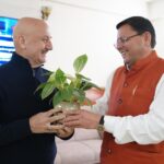Anupam Kher Instagram - It was a privilege and an honour to meet the Hon. Chief Minister of #Uttarakhand Shri. #PushkarDhami ji in his office in #Dehradun. Congratulated him and his team for successfully evacuating 41 workers from #Uttarakashi tunnel. And also spoke to him about the great possibilities the state #Uttarakand offers for shooting at various beautiful locations.🙏😍 Dehradun The City Of Love