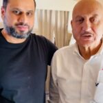 Anupam Kher Instagram - MAGIC OF GOODNESS AND CINEMA: In my flight from Hyderabad to Dubai as I was settling in my business class seat , the air hostess came and politely said to me that a gentleman in the first class wants me to be upgraded to the first class and he would want to pay the difference for it. I refused point blank. It was just a matter of three rows. But dear #MohdJuma came to my seat and said that I have entertained him, his family and his parents for years. And he thinks that I have been a good role model. So I should respect his request. And I did - happily! Thank you dear @mohamad_ahli1 for your kindness and generosity! 🙏😍 #KuchBhiHoSaktaHai Dubai, United Arab Emirates