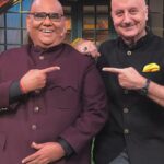 Anupam Kher Instagram - I miss you my friend! I will keep your memory alive! दुनिया को भूलने नहीं दूँगा तुम्हें मेरे दोस्त! ❤️ #SatishKaushik Bangalore, India
