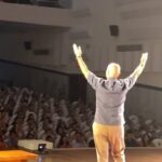 Anupam Kher Instagram - THUNDROUS APPLAUSE: Thank you Vice Admiral #DineshKTripathi Ji, officers of #ArmedForces and their families for your love, warmth and appreciation of my autographical play #KuchBhiHoSaktaHai! Performing this play last night in the #CaptMullaAuditorium was a pure joy for me. Your thunderous applause was heartwarming! By far one of my my best show ever. ❤️👏🇮🇳🇮🇳 Captain Mulla Nath Auditorium,navy Nagar Mumbai
