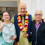 Anupam Kher Instagram - Happy 46th wedding anniversary to the world’s best #Chacha #Chachi. You have both contributed richly in your own ways to my life. You are God’s special gift to the #Kher family. May you both have a long and happy life! Lots of love, hugs and prayers! ❤️❤️😍 #PLKher #Neelam #HappyAnniversary Mumbai - मुंबई