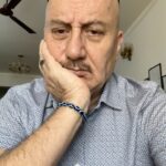 Anupam Kher Instagram - मेरे माँ ने मुझे आज तक वो बात नहीं बताई….. 😬😂🤣🤣🤣