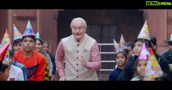 Anupam Kher Instagram - Ladies and Gentlemen ! The laughter is contagious, the love is infectious! Catch a glimpse of #KuchKhattaHoJaay in our official trailer and join us in this epic journey 💕 #KuchKhattaHoJaay #KuchKhattaHoJaayTrailer @kuchkhattaahojaay @gururandhawa @saieemmanjrekar @ilaarun @atul_srivastava31 @iamparitoshtripathi @actorpareshganatra @tseries.official @amit.bhatia22 @machfilmsofficial @ashokdirector @laveenabhatia2 @machconferences @aditbhatia03 Mumbai - मुंबई
