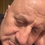 Anupam Kher Instagram - चश्मा पहनने से पहले हीरो स्टाइल… , और फिर ज़ीरो style …. 😂🤣🤣🤣🤣 #Reels #Comedy #Fun Mumbai - मुंबई