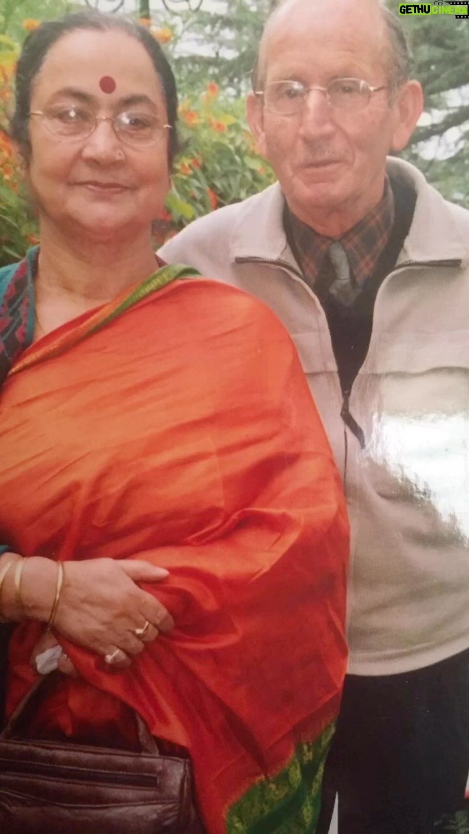 Anupam Kher Instagram - नींद अपनी भुला के सुलाया हमको, आंसू अपने गिरा के हंसाया हमको, दर्द कभी ना देना उन हस्तियों को, ऊपर वाले ने माँ-बाप बनाया जिनको… ❤️ #Dulari #Pushkar #GoldenPics Mumbai - मुंबई