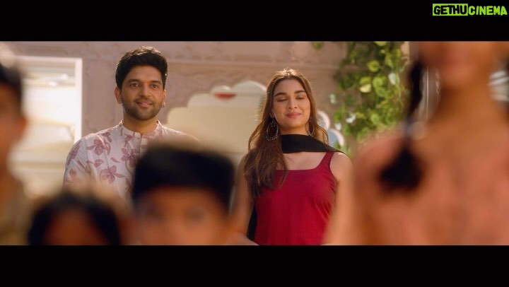 Anupam Kher Instagram - A love story that’s as sweet as candy, with a twist of Sirfira Majnu’s antics and Beautiful Laila’s charm 🤩🤩 Join them on a rollercoaster ride of emotions, drama and whole lot of fun! #KKHJTeaser Out Now #KuchKhattaaHoJaay in cinemas on 16th February,2024! Jai Ho! 😍❤️ @kuchkhattaahojaay @gururandhawa @saieemmanjrekar @ilaarun @atul_srivastava31 @iamparitoshtripathi @actorpareshganatra @tseries.official @amit.bhatia22 @machfilmsofficial @ashokdirector @laveenabhatia2 @machconferences @aditbhatia03 Mumbai - मुंबई
