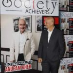 Anupam Kher Instagram - Thank you Mr. #NariHira #Society magazine #AshokDamankar editor #Andreacostabir for putting me on the cover of the magazine with a title of #Unstoppable #AnupamKher. I am humbled, honoured and proud! And promise to never never stop! Jai Shri Ram! 😍🙏🕉 #KuchBhiHoSaktaHai Mumbai - मुंबई