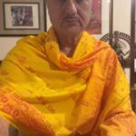Anupam Kher Instagram - जय श्री राम! 🙏 मैं 22 जनवरी को अयोध्या अपने पूर्वजों और ख़ासकर अपने दादा जी पंडित अमरनाथ जी का प्रतिनिधित्व करूँगा! ये सब राम मंदिर की स्थापना का सपना देखते थे! मेरे सभी कश्मीरी हिंदू भाई बहन आत्मिक रूप से मेरे साथ होंगे! 🙏 श्री राम लल्ला का अयोध्या लौटना यह विश्वास जगाता है कि, जिस किसी की भी अपनी एक अवधपुरी कहीं छूट गई है, तो वो एक रोज़ मिल ज़रूर जाएगी।यह श्री राम का ही आशीर्वाद है कि मुझे इस ऐतिहासिक समारोह में सम्मिलित होने का, और आपसे यह खुशी बांटने का अवसर मिला है। मैं आप सब के लिये भी प्रार्थना करूँगा! जय श्री राम! 🙏🕉🙏 #ShriRamHomeComing #Ayodhaya #Ram #Temple #22ndJan #Pranprathishthan Mumbai - मुंबई