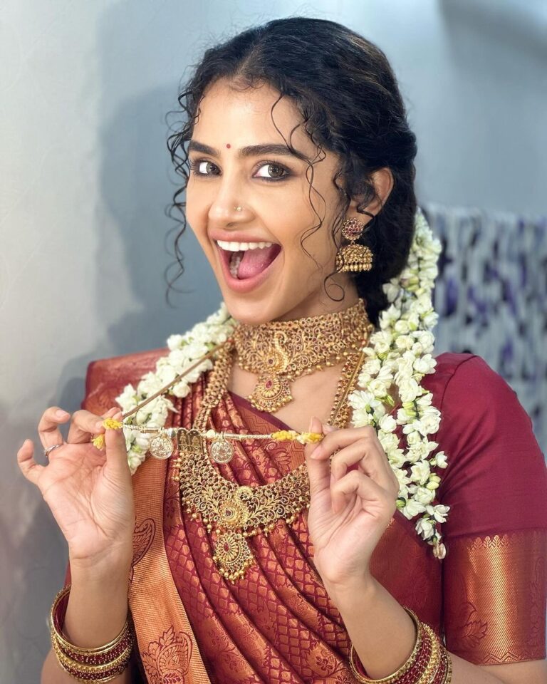 Anupama Parameswaran Instagram - When the bride got a little too excited listening to #Netruvarai 🥹❤️