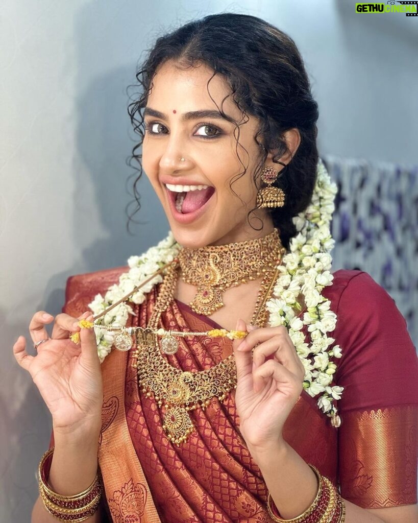 Anupama Parameswaran Instagram - When the bride got a little too excited listening to #Netruvarai 🥹❤️