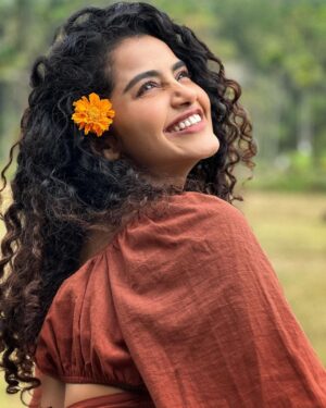 Anupama Parameswaran Instagram - Let your soul catch up with your body🤍 Happy Sunday 🕊️
