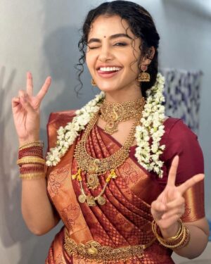 Anupama Parameswaran Instagram - When the bride got a little too excited listening to #Netruvarai 🥹❤️