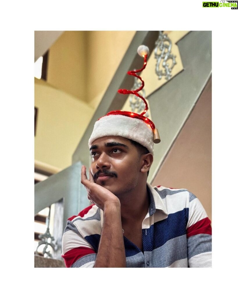 Anupama Parameswaran Instagram - Merry Christmas 🎄🎁